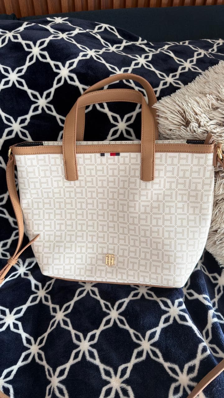 Bolsa tote Tommy Hilfiger con monograma TH