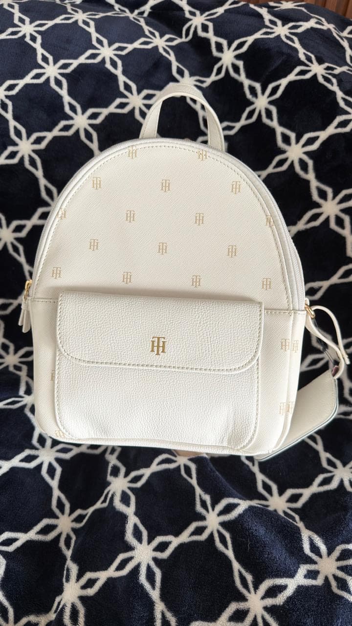 Mochila Tommy Hilfiger Hilfiger Icon Dome con monograma TH