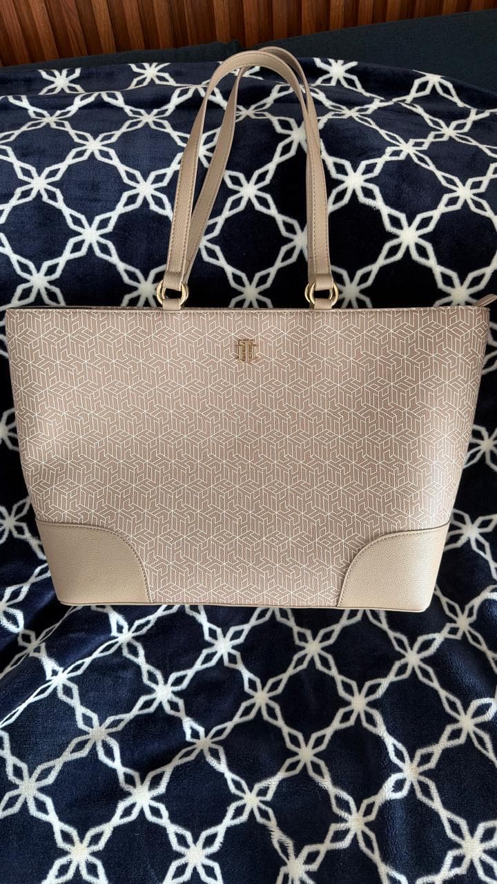 Bolsa tote Tommy Hilfiger con monograma TH